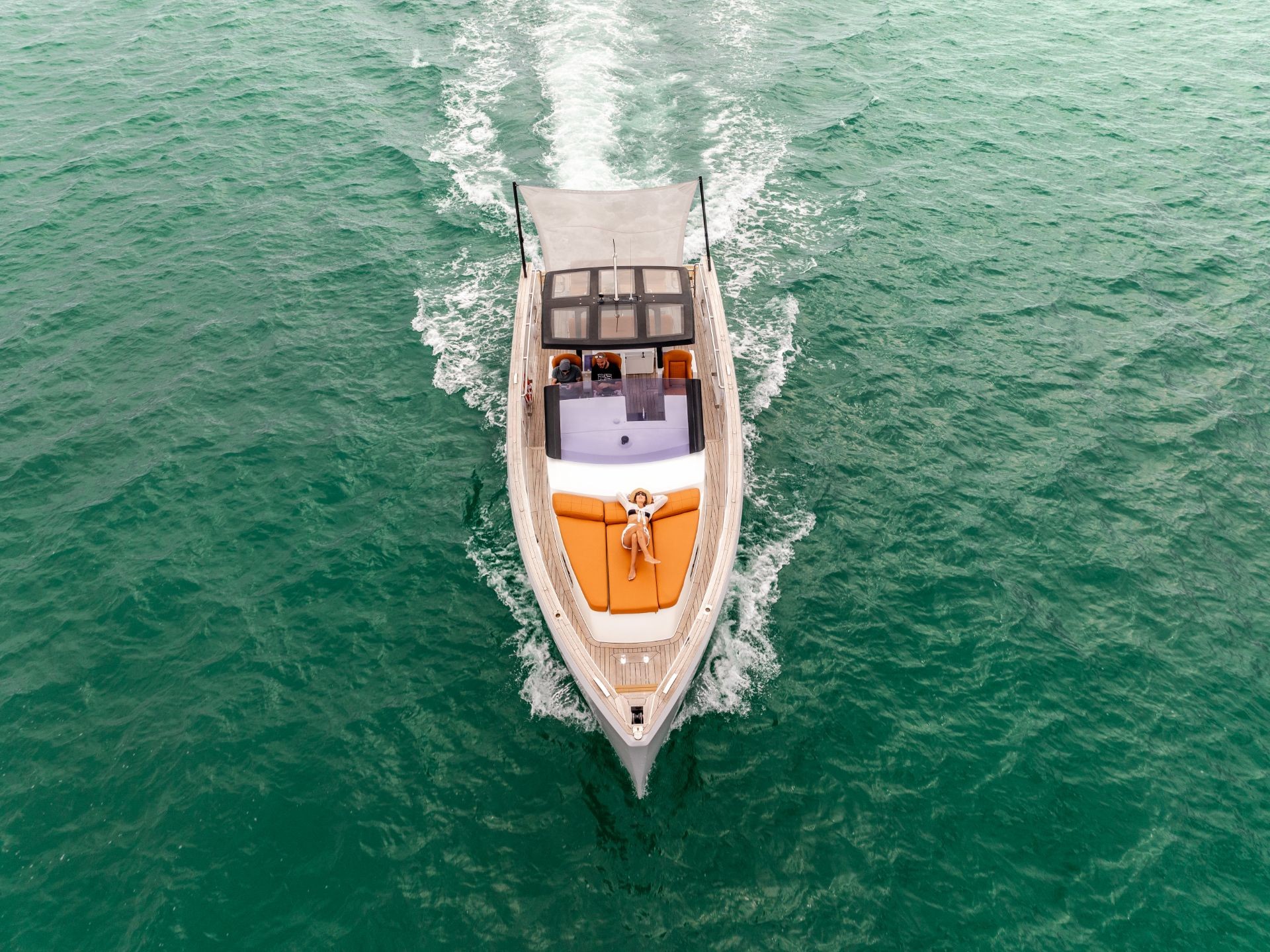 Yacht Photo 6